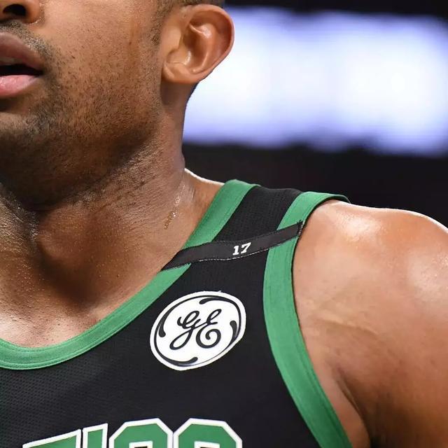 雄鹿队主帅呼吁球员团结一心，共同战胜困难(雄鹿队的阵容)