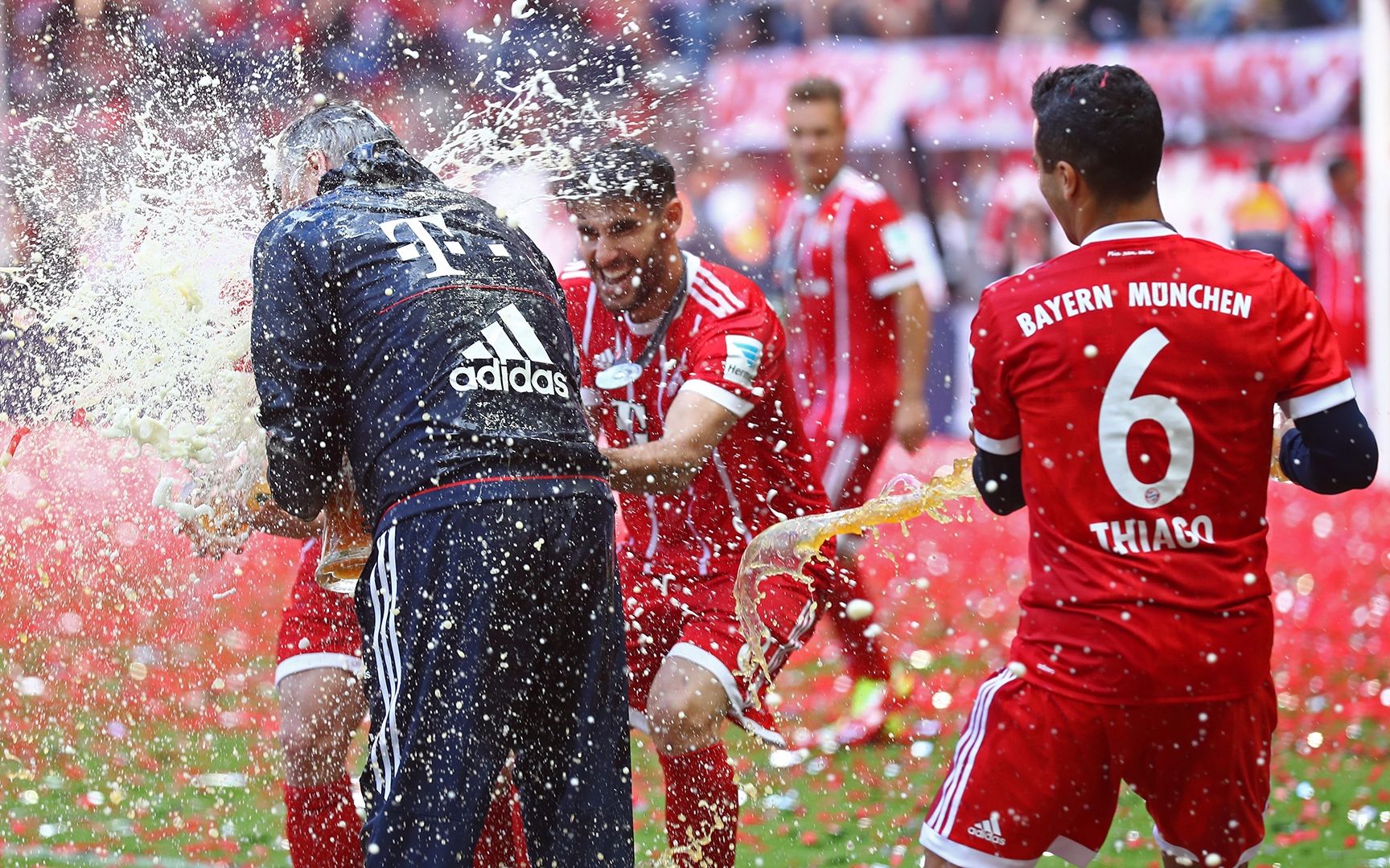 九州官方网站-拜仁慕尼黑赛季首战告捷，豪取三分开门红的简单介绍