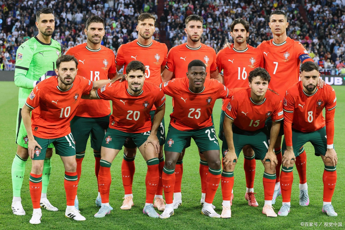 关于足球舞台上的激烈较量，让人目不转睛的信息