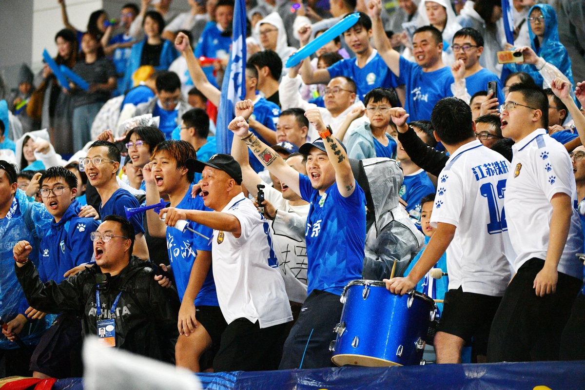 九州官方网站-队员技艺超群，吸引众多球迷围观